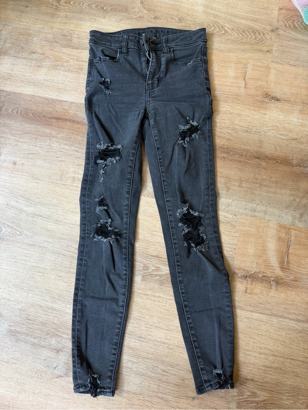 American Eagle Women's Distressed High Wasted Black Skinny Jeans